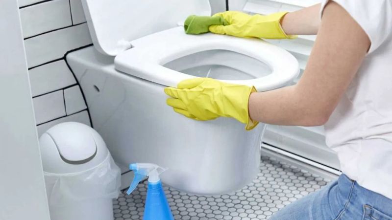 Vì sao nhà vệ sinh thường xuất hiện mùi hôi khó chịu?