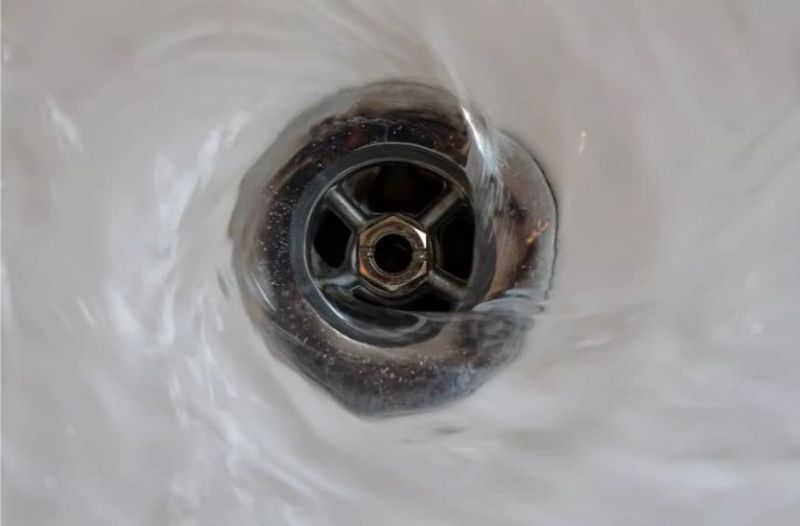 Nước thoát chậm ở nhiều vị trí cùng lúc