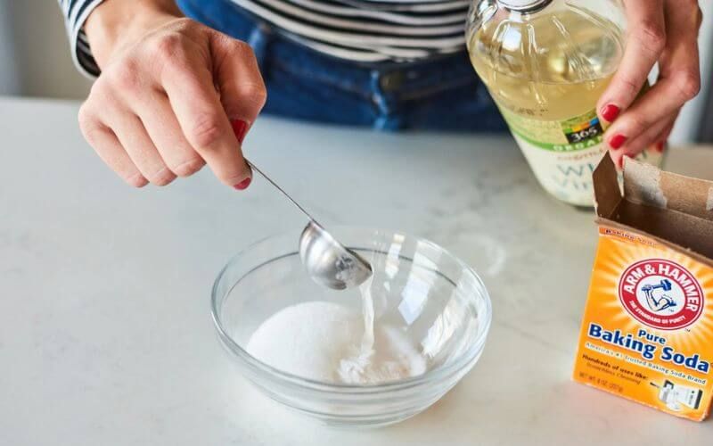 12 Cách thông cống nghẹt tại nhà nhanh, đơn giản và hiệu quả 6 Sử dụng baking soda