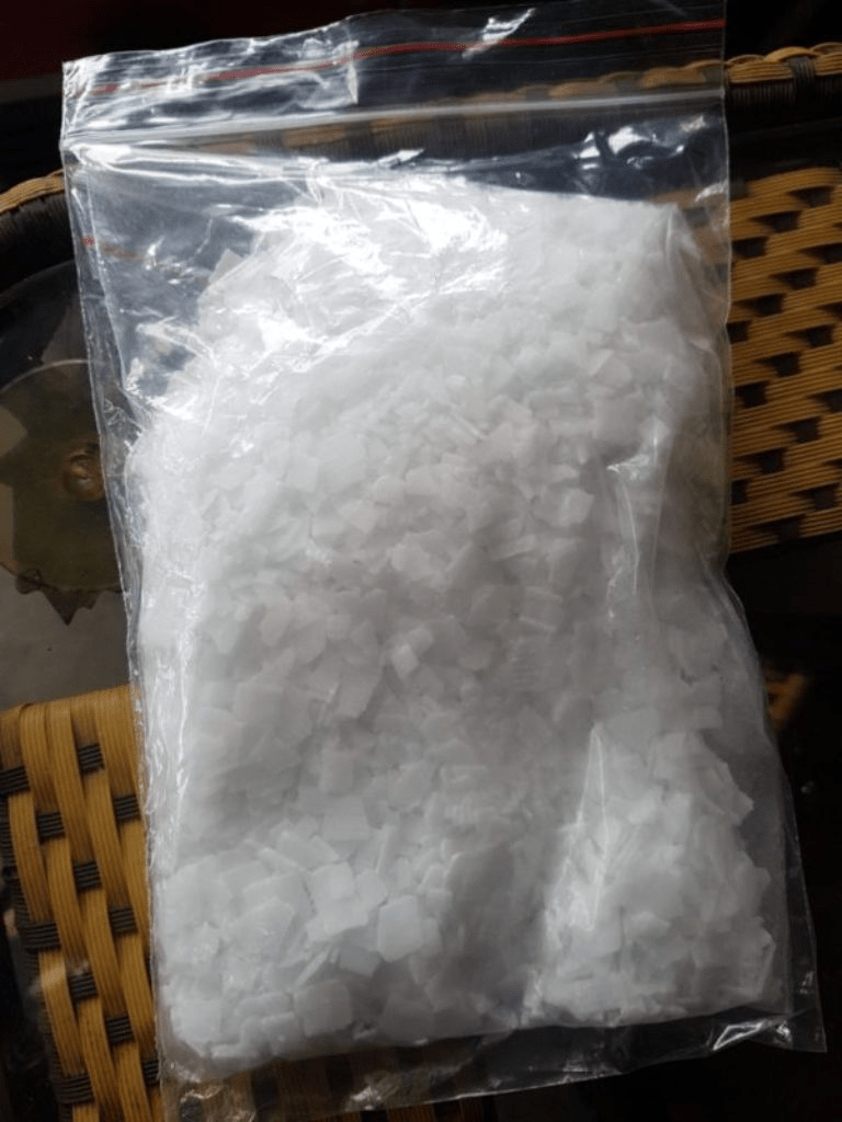 Cách thông cống bằng xút có thật sự hiệu quả không?