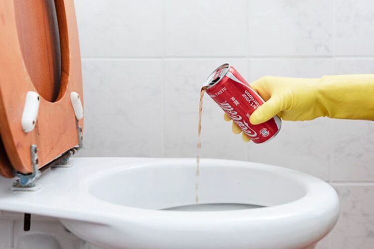 Coca có thông bồn cầu được không?