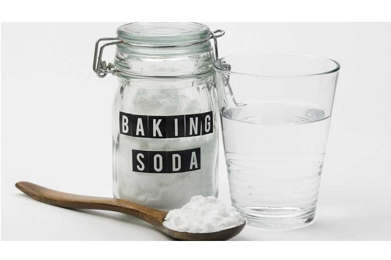 Dùng giấm và baking soda làm sạch nền nhà vệ sinh