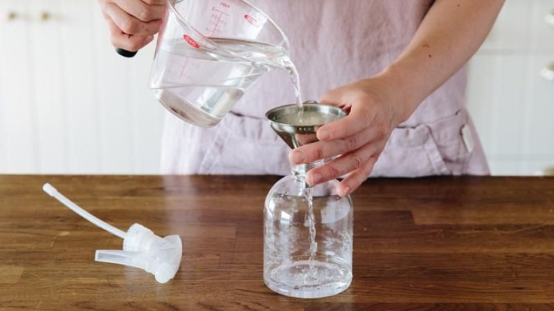 Sử dụng giấm trắng để xử lý nấm mốc