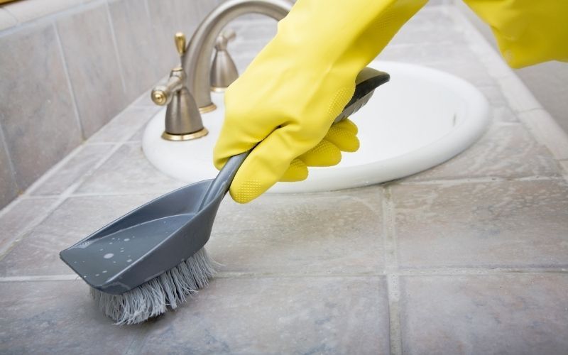 Giữ các vật dụng vệ sinh luôn khô ráo
