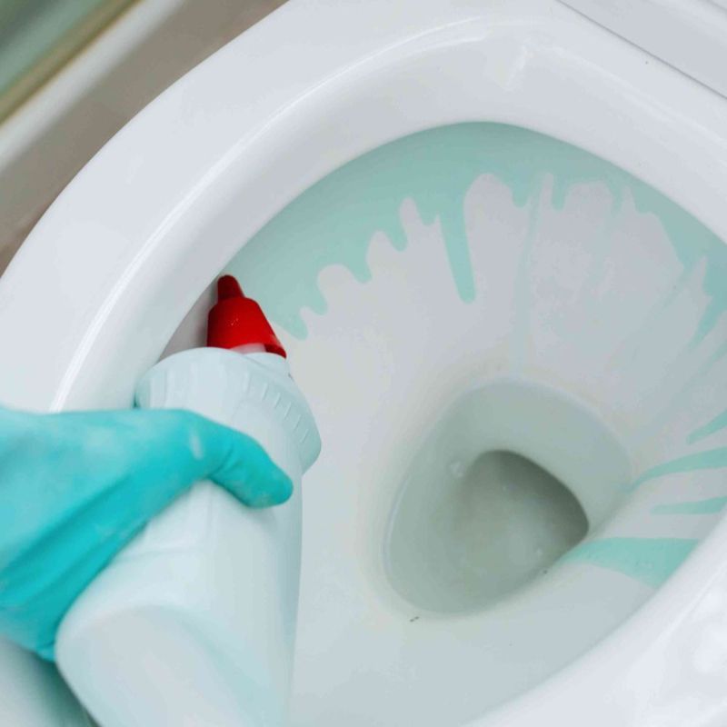 Tiêu chí lựa chọn nước tẩy bồn cầu hiệu quả và an toàn
