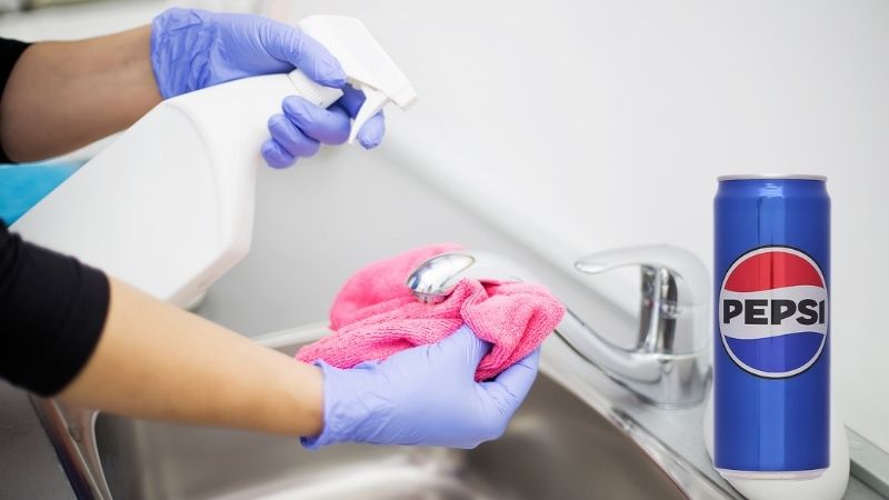 Xử lý vết rỉ sét nhẹ bằng nước ngọt có ga
