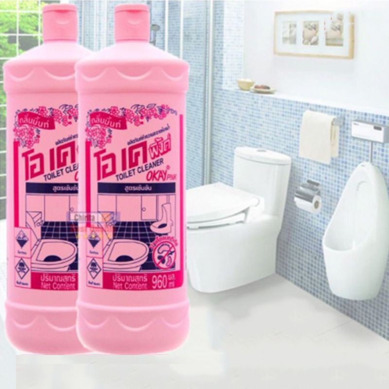 Dùng nước tẩy rửa bồn cầu chuyên dụng