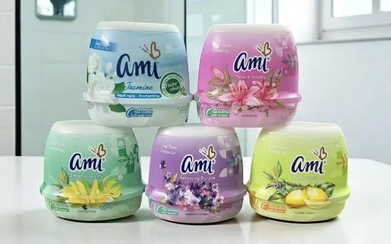 Đặt sáp thơm nhà vệ sinh chiết xuất tự nhiên giúp không gian thư giãn và át mùi ẩm mốc bề mặt